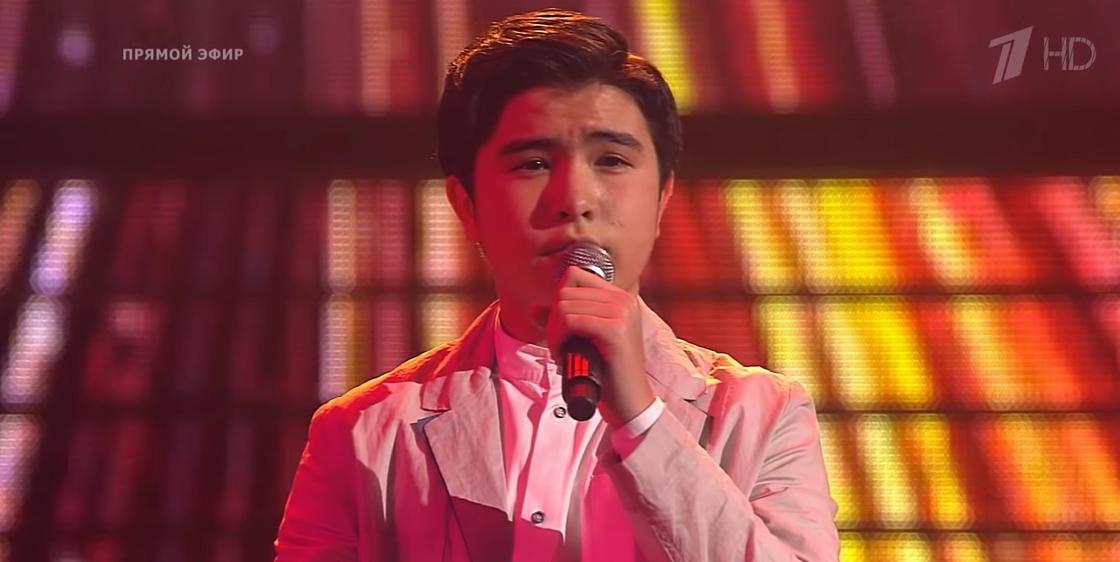 Юный казахстанский певец Миржан Жидебай выступил в финале конкурса "Голос. Дети" (видео)