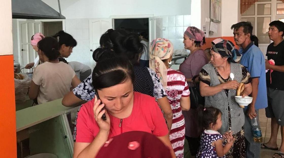 Как живут в шымкентском эвакуационном пункте жители Арыси (фото)