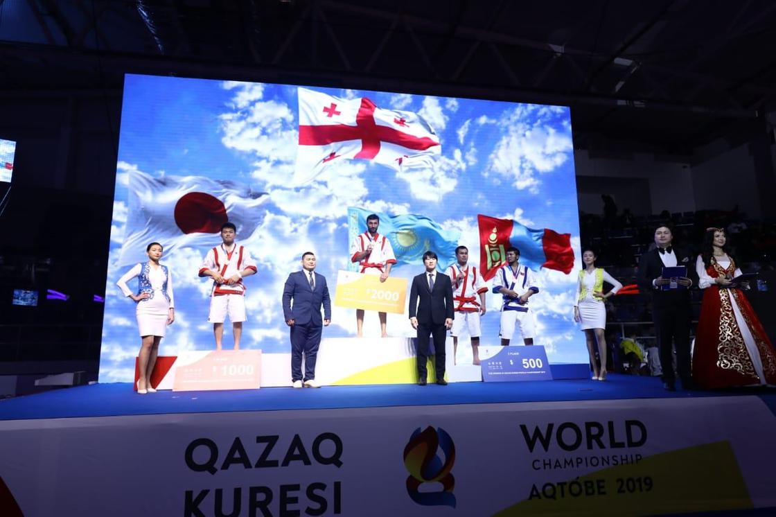 Первую золотую медаль завоевала сборная Казахстана на ЧМ по Qazaq Kuresi