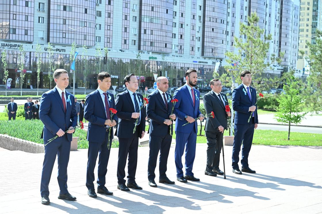 Возложение цветов Возложение цветов