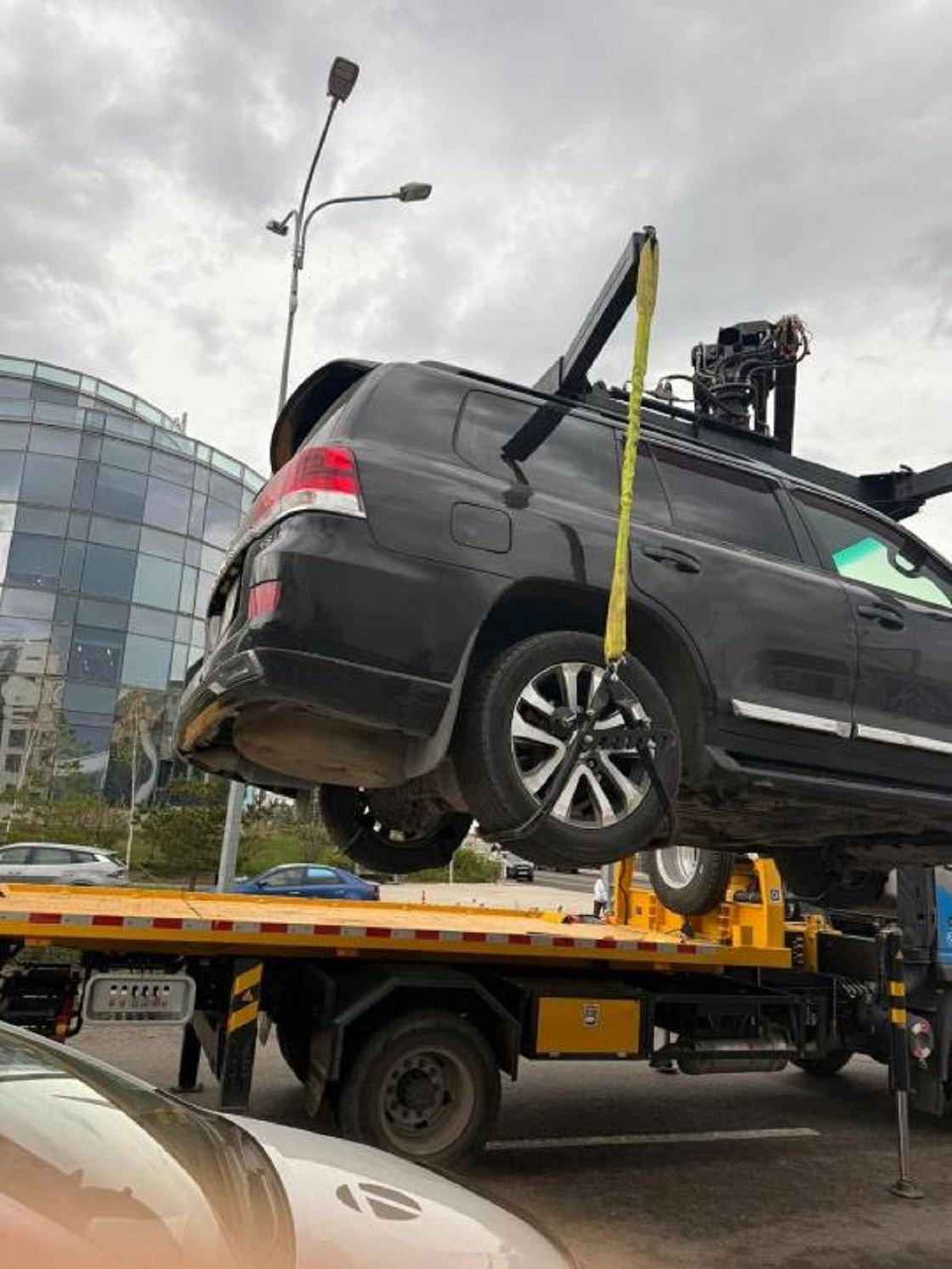 Автомобиль увозят на штрафстоянку