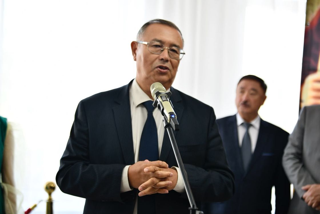 Төл тарихты түгендеген үш кітаптың тұсауы кесілді
