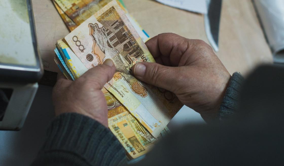 Павлодарда қайты болған адамдар зейнетақы алып келген Павлодарда қайты болған адамдар зейнетақы алып келген