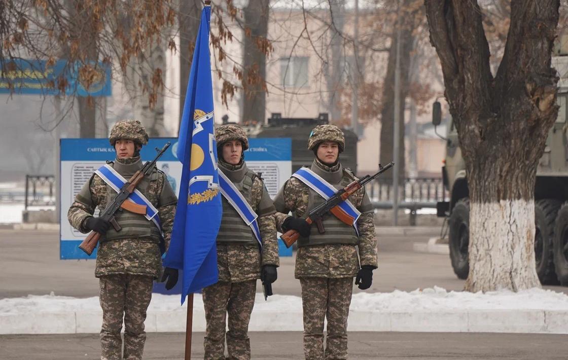 Военные с флагом ОДКБ
