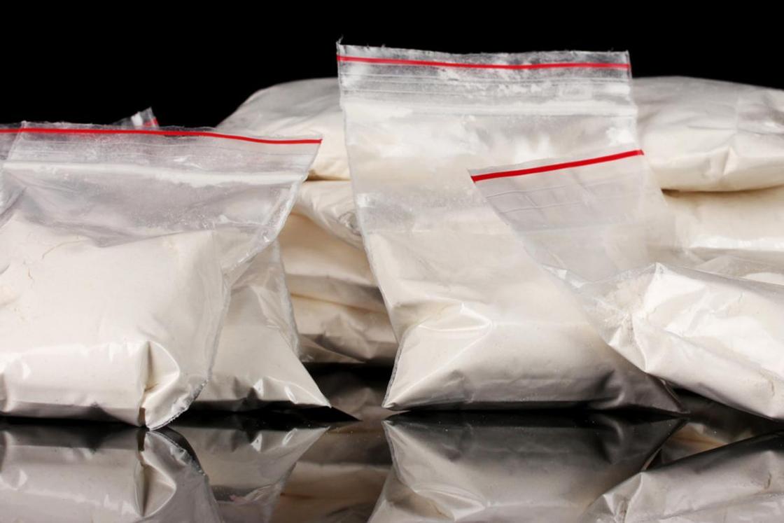Кокаин в Румынии: десятки килограммов наркотиков выбросило на берег Черного моря