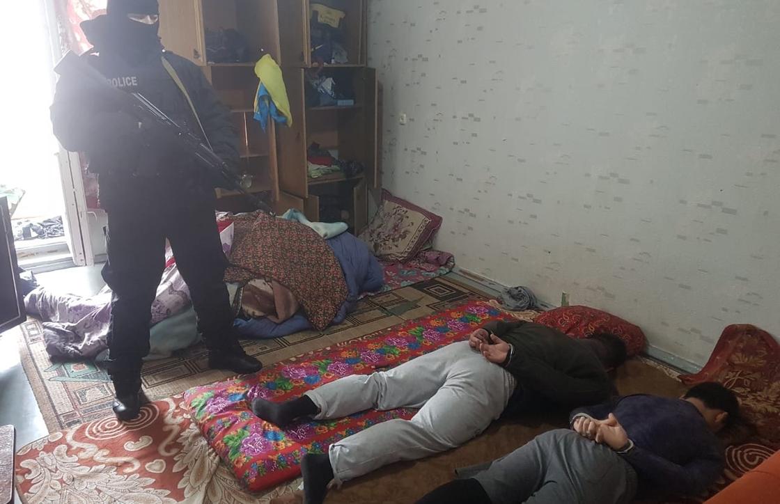 Четырех незаконных владельцев огнестрельного оружия арестовали в Шымкенте (фото)