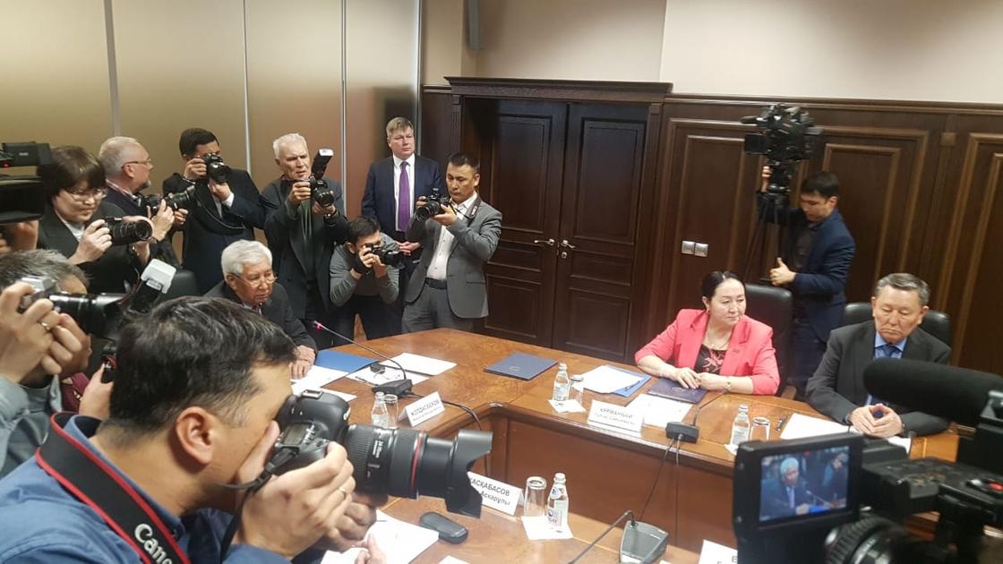 Выборы в Казахстане: Токаев сдает экзамен лингвистической комиссии (фото)