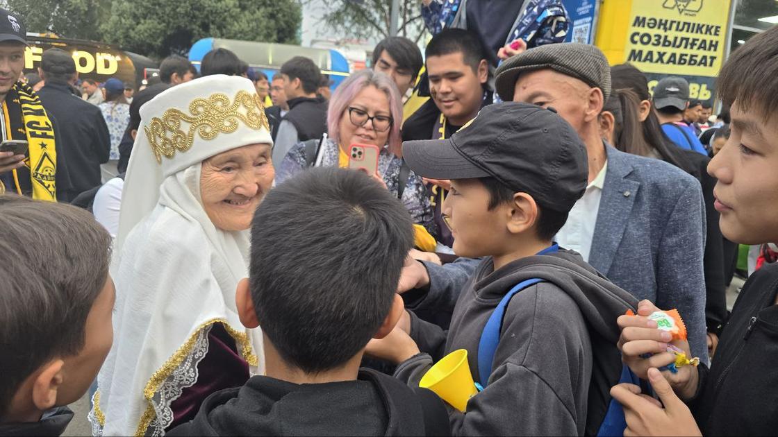 Бір қатарда сілеу Бір қатарда сілеу