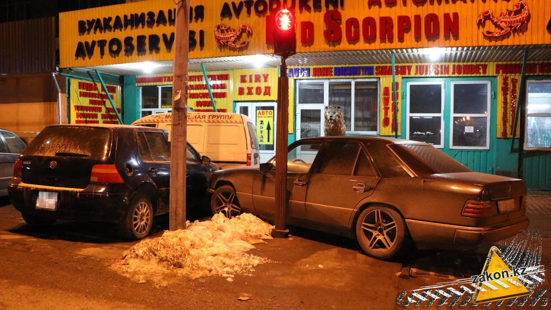 Место аварии в Алматы