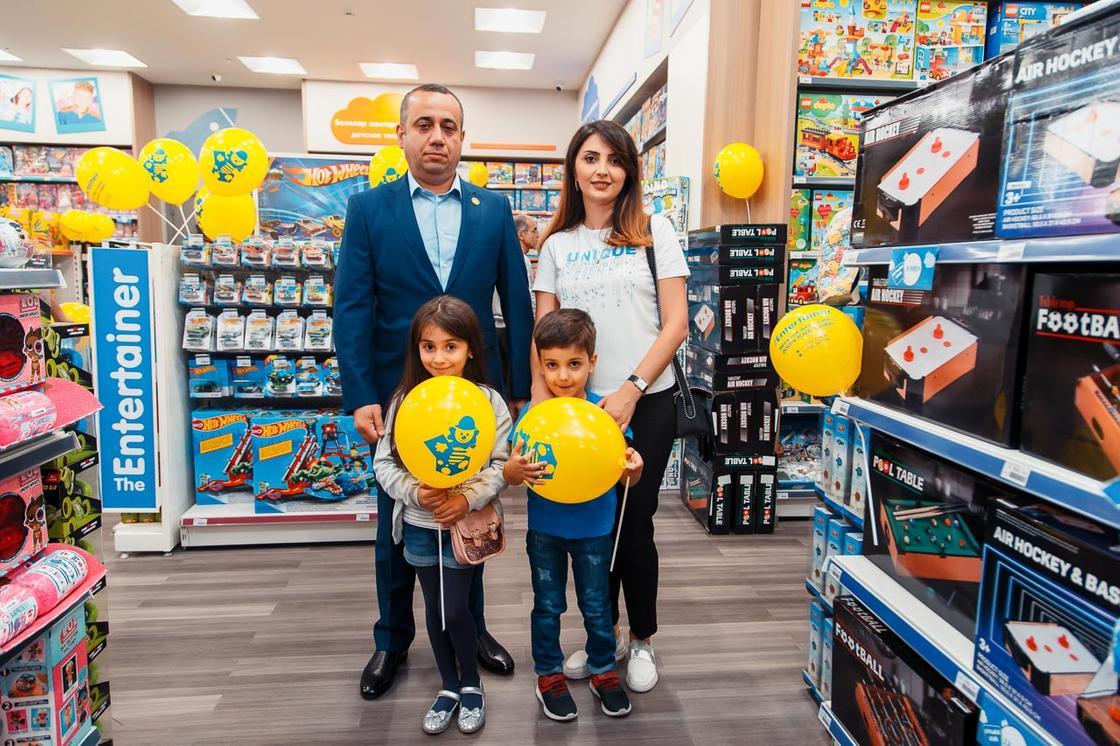 В Нур-султане открылся новый магазин детских товаров и игрушек британского бренда The Entertainer