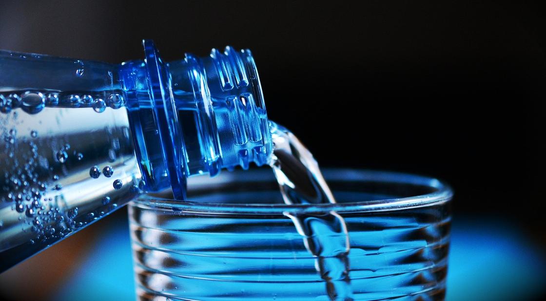 Что будет, если пить воду с утра натощак, рассказали ученые