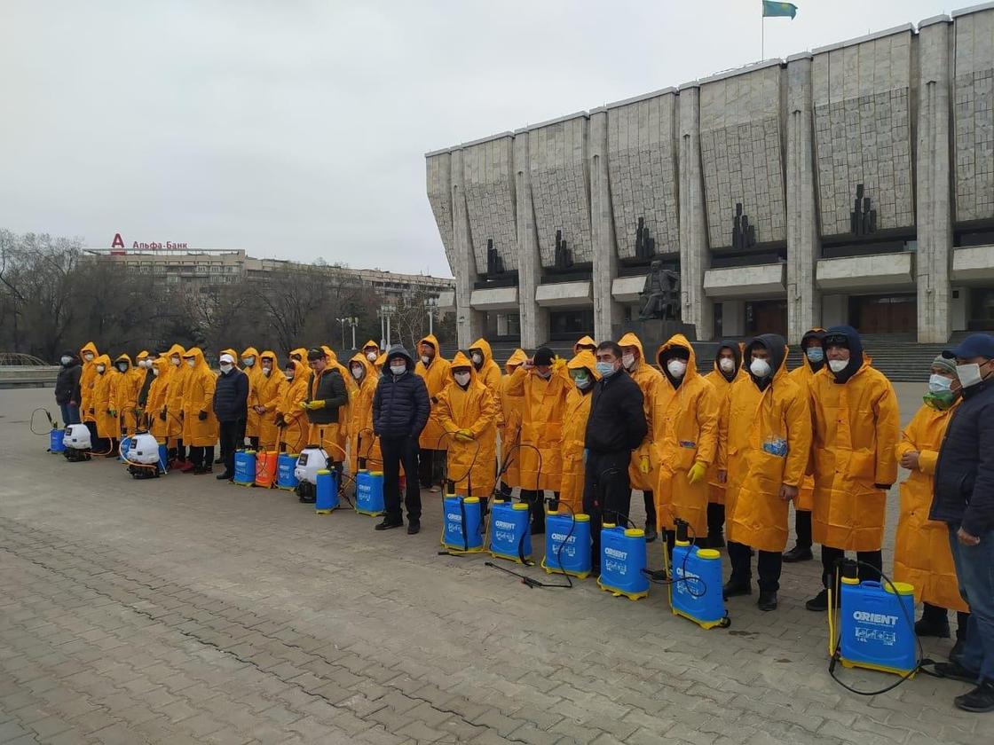 Алматинцев попросили не выходить из дома 5 часов из-за проведения дезинфекции (фото)