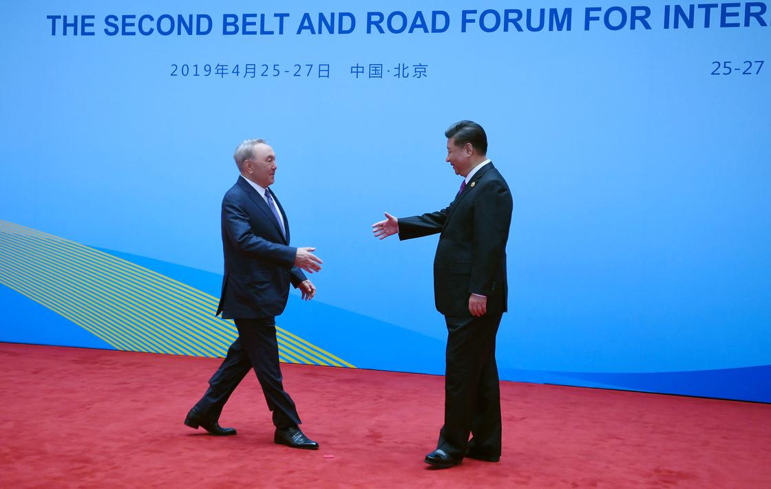 Мировые лидеры и Елбасы: как Назарбаева встречали в Пекине (фото, видео)