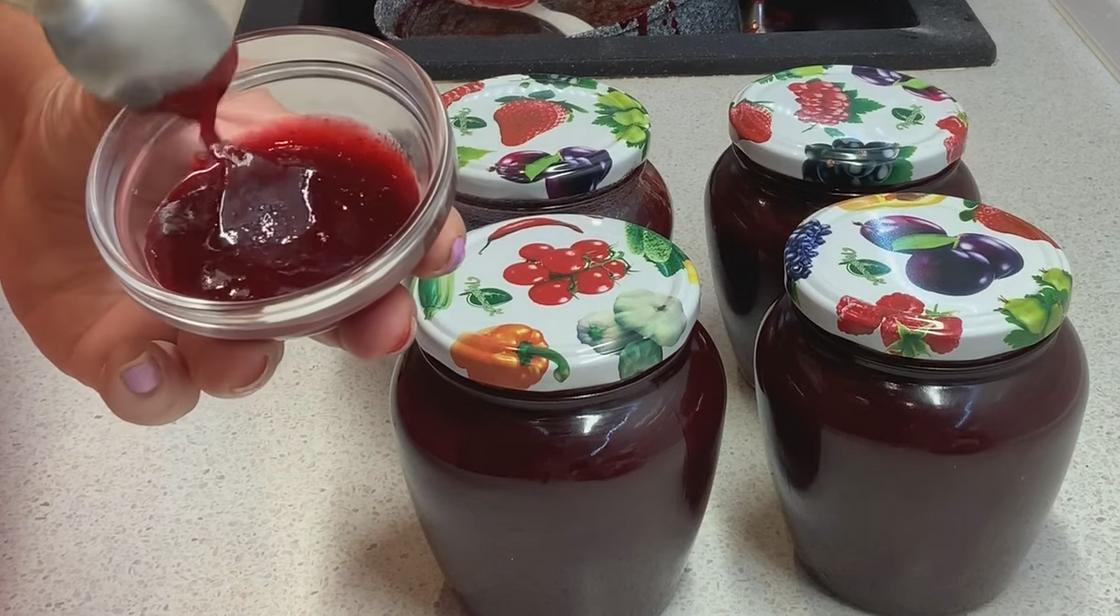 Соус в банках и розетке Соус в банках и розетке