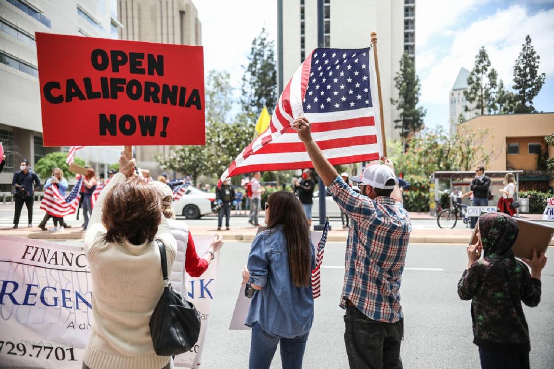 Массовые митинги против карантина прошли в США