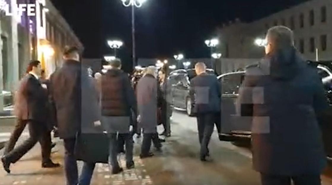 Путин прокатил Токаева по Омску на своем лимузине