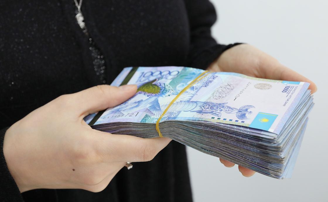 «Устала от кредитов»: казахстанка рассказала о долгах мужа