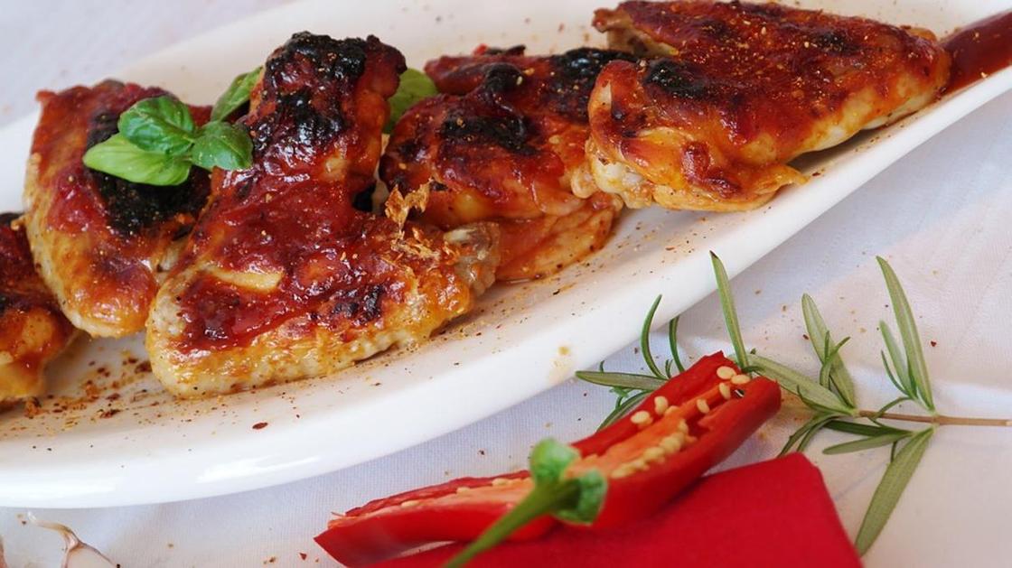 Вкусный шашлык из крылышек на мангале Вкусный шашлык из крылышек на мангале