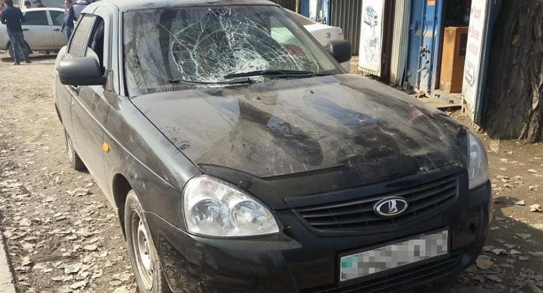 "Находятся в критическом состоянии": автомобиль сбил дорожных рабочих в Алматы (фото, видео) "Находятся в критическом состоянии": автомобиль сбил дорожных рабочих в Алматы (фото, видео)
