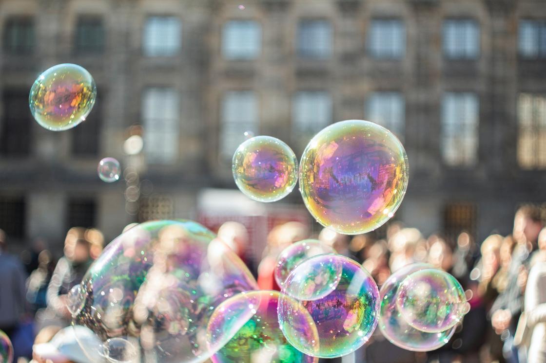 Большие нелопающиеся мыльные пузыри