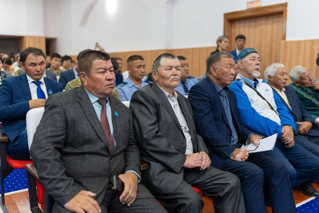 Встреча акима с жителями Встреча акима с жителями
