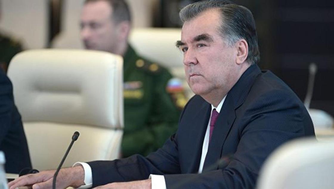 "Вы свободны": президент Таджикистана публично уволил глав госбанка и нацавиакомпании "Вы свободны": президент Таджикистана публично уволил глав госбанка и нацавиакомпании