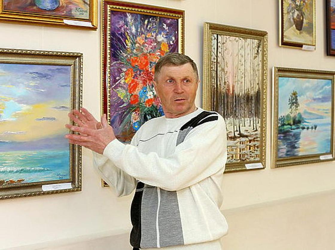 Художник из СКО попросил акима области вернуть ему деньги за картины
