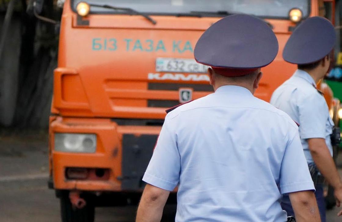 Украденный хром вывозили на 3-х КамАЗах с завода в Актобе Украденный хром вывозили на 3-х КамАЗах с завода в Актобе