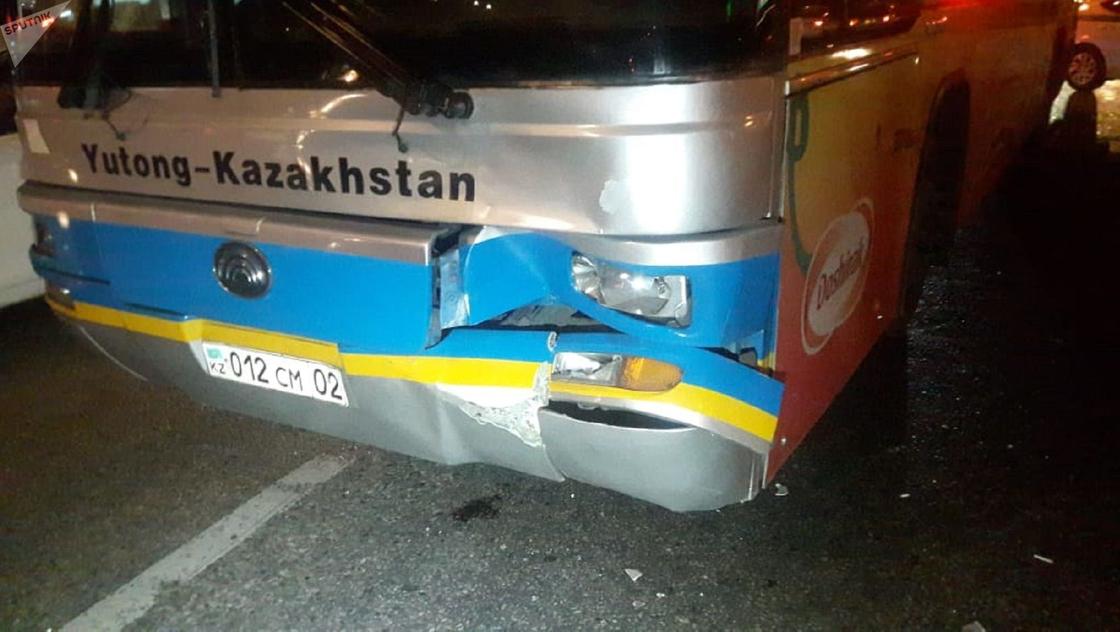 Мужчина погиб под колесами автобуса с пассажирами в Алматы (фото)