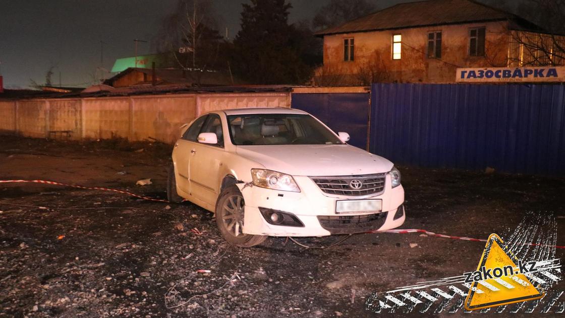 Двое водителей пострадали: в массовой аварии произошла в Алматы (фото)