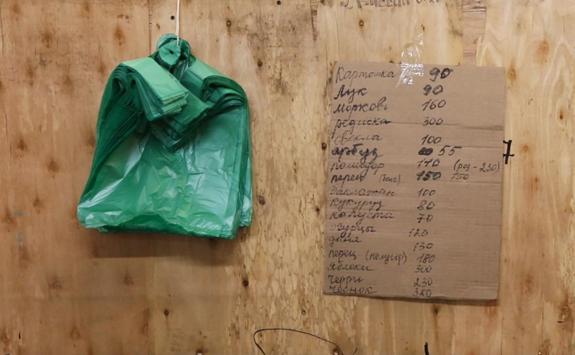 "Такие цены, что на черную икру остается": алматинцы о социальном магазине (фото, видео)