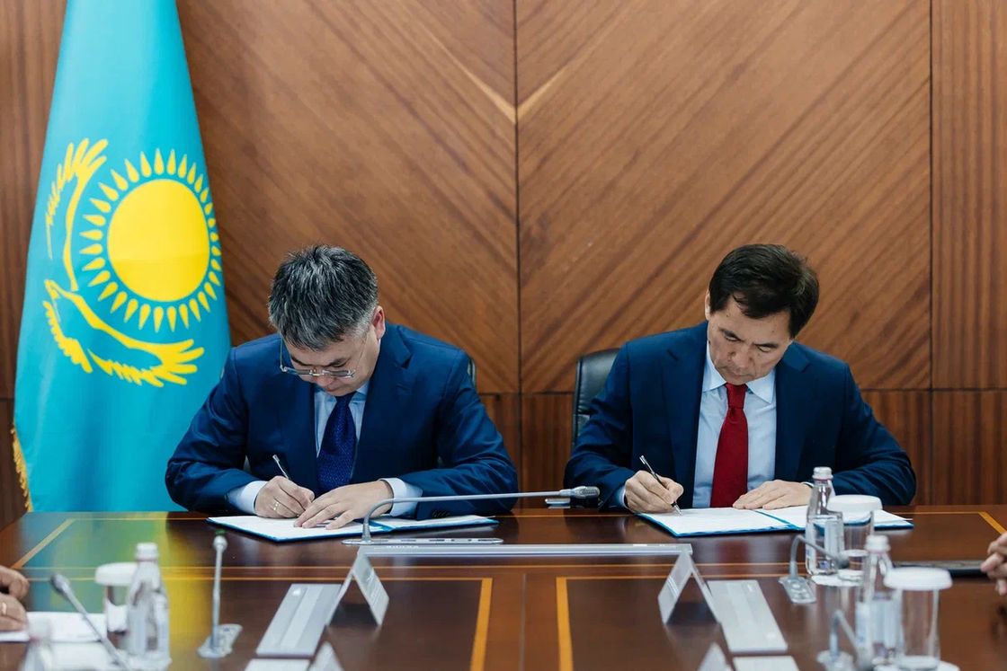 Встреча Серика Шапкенова с новыми владельцами ФК "Атырау"