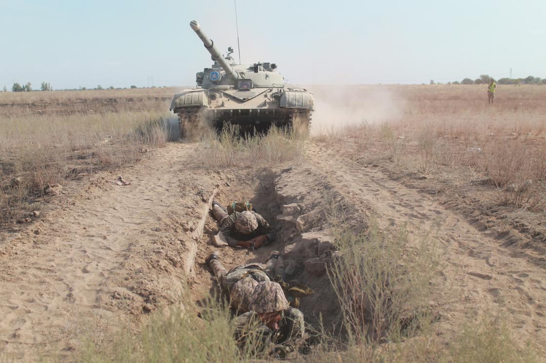 "Обкаткой танком" испытали первокурсников военного вуза