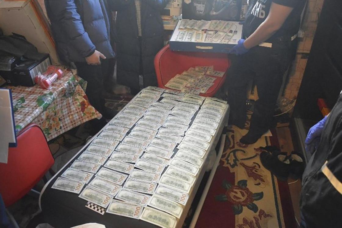 Деньги, найденные у агента иностранной разведки в Нур-Султане