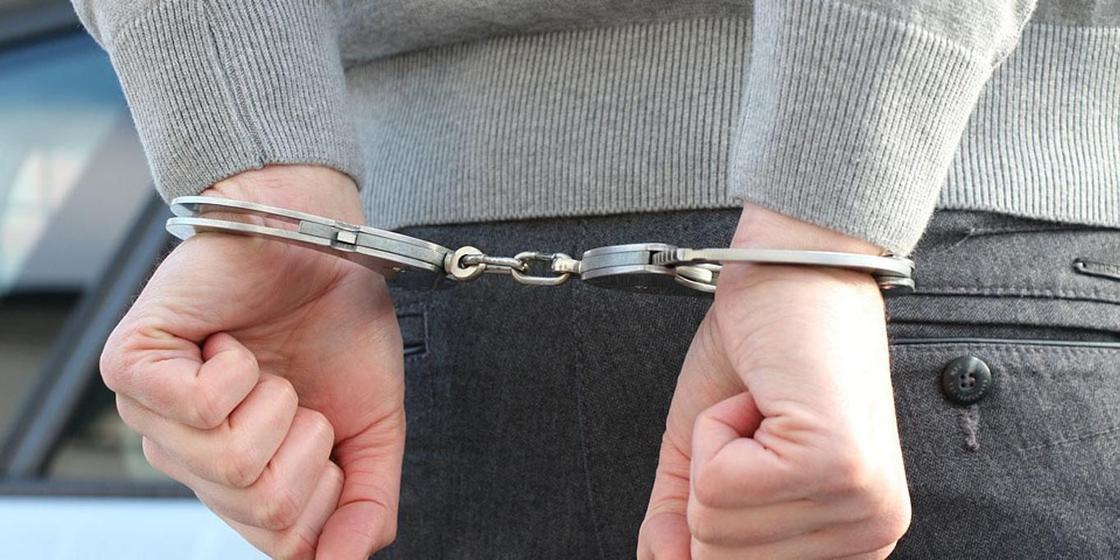 Арестован за неуважение к суду и лишен водительских прав житель Карагандинской области