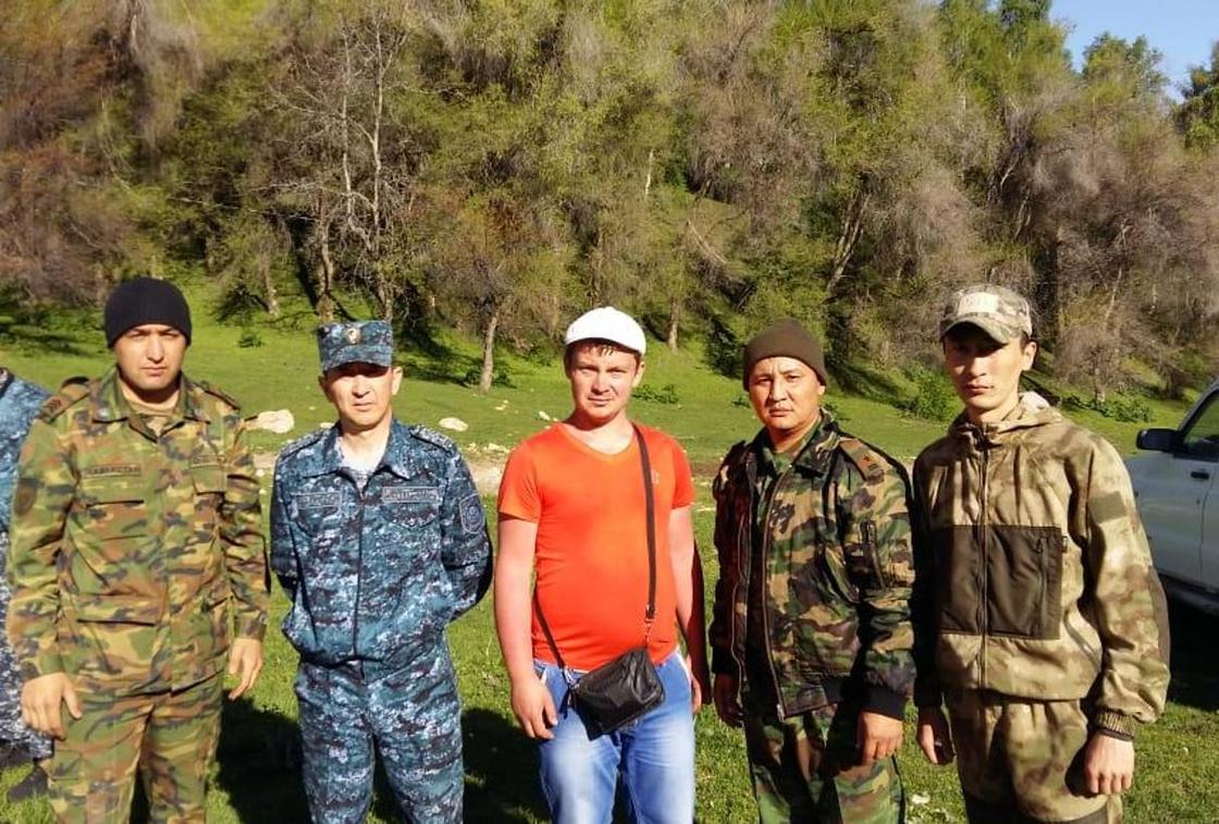Ушел снимать пейзажи: 59 человек искали украинца в горах Алматинской области Ушел снимать пейзажи: 59 человек искали украинца в горах Алматинской области