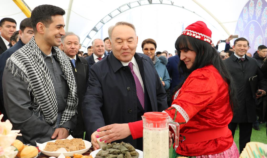 Елбасы Нурсултан Назарбаев поздравил казахстанцев с Днем единства (фото)