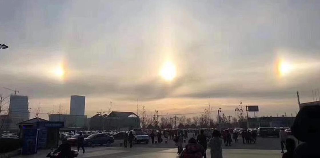 В небе над китайским городом взошло три солнца