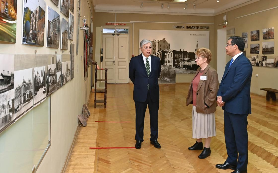 Касым-Жомарт Токаев в Музее изобразительных искусств в Семее