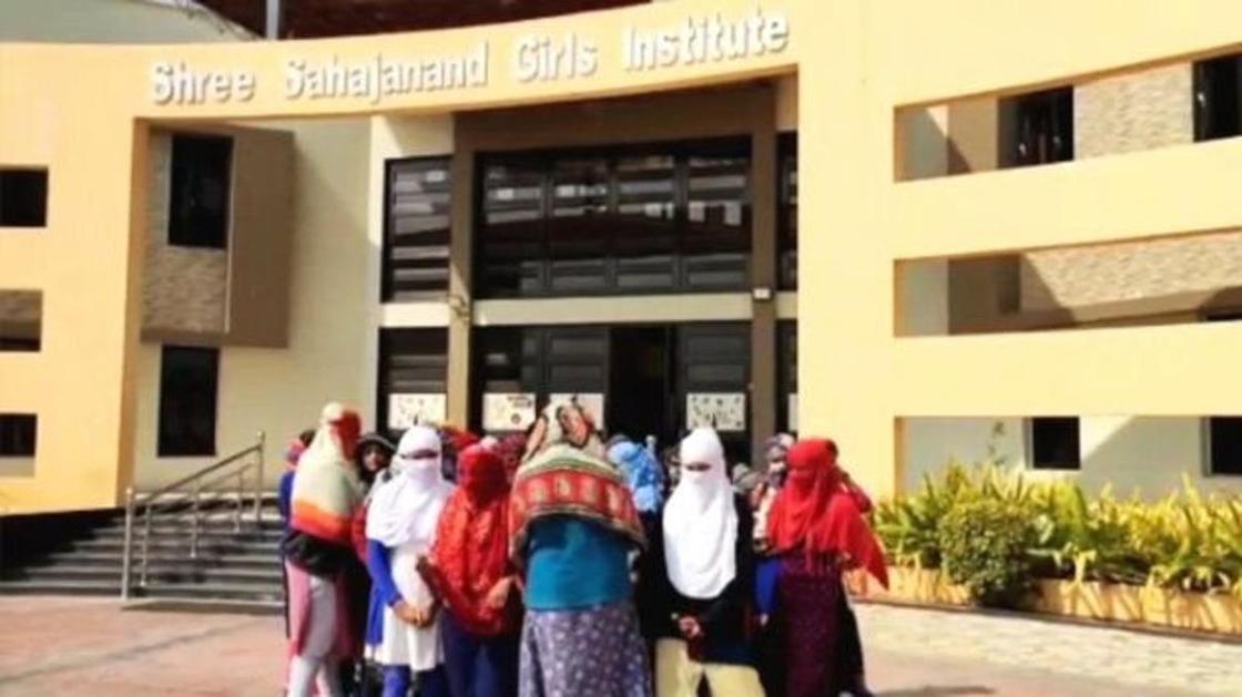 Скандал в женской школе. В Индии 68 учениц проверили на следы менструации
