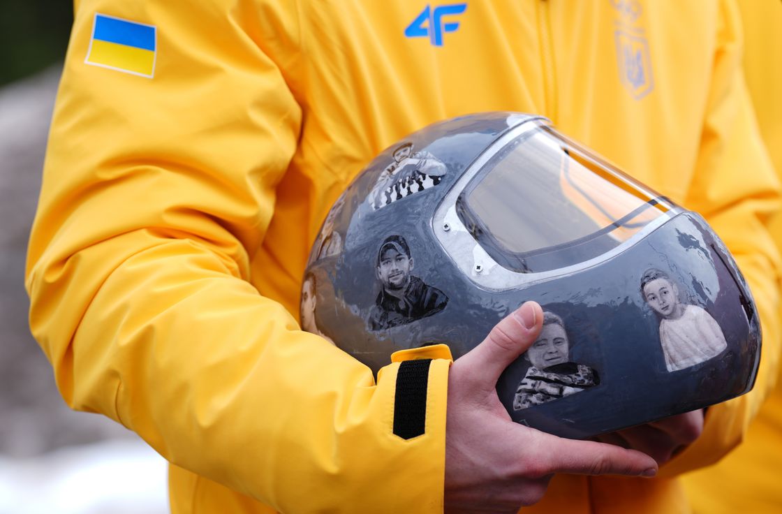 Шлем Владислава Гераскевича на ОИ-2026