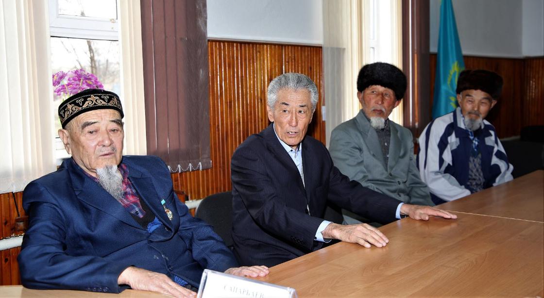 Суд аксакалов и женский совет создали в Кордае после массовых беспорядков (фото)