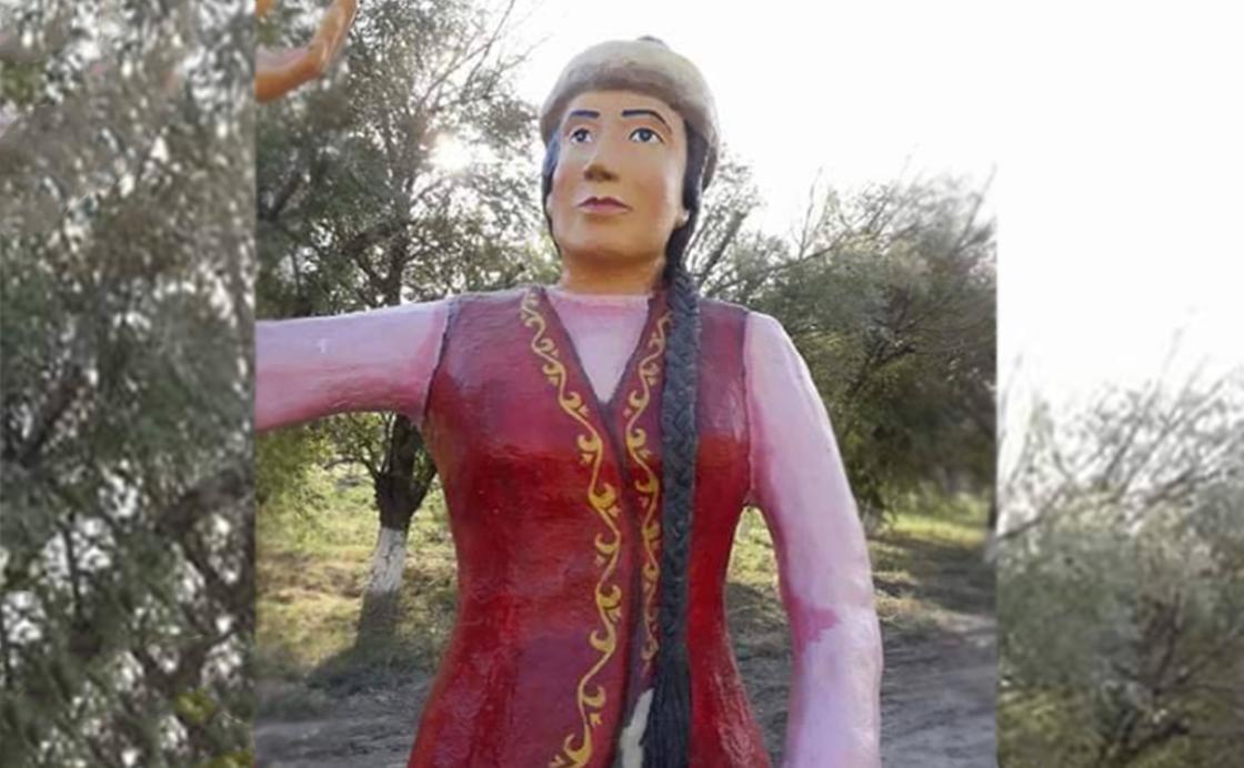 В Кызылорде, скульптура, посвященная казахским девушкам испугала горожан