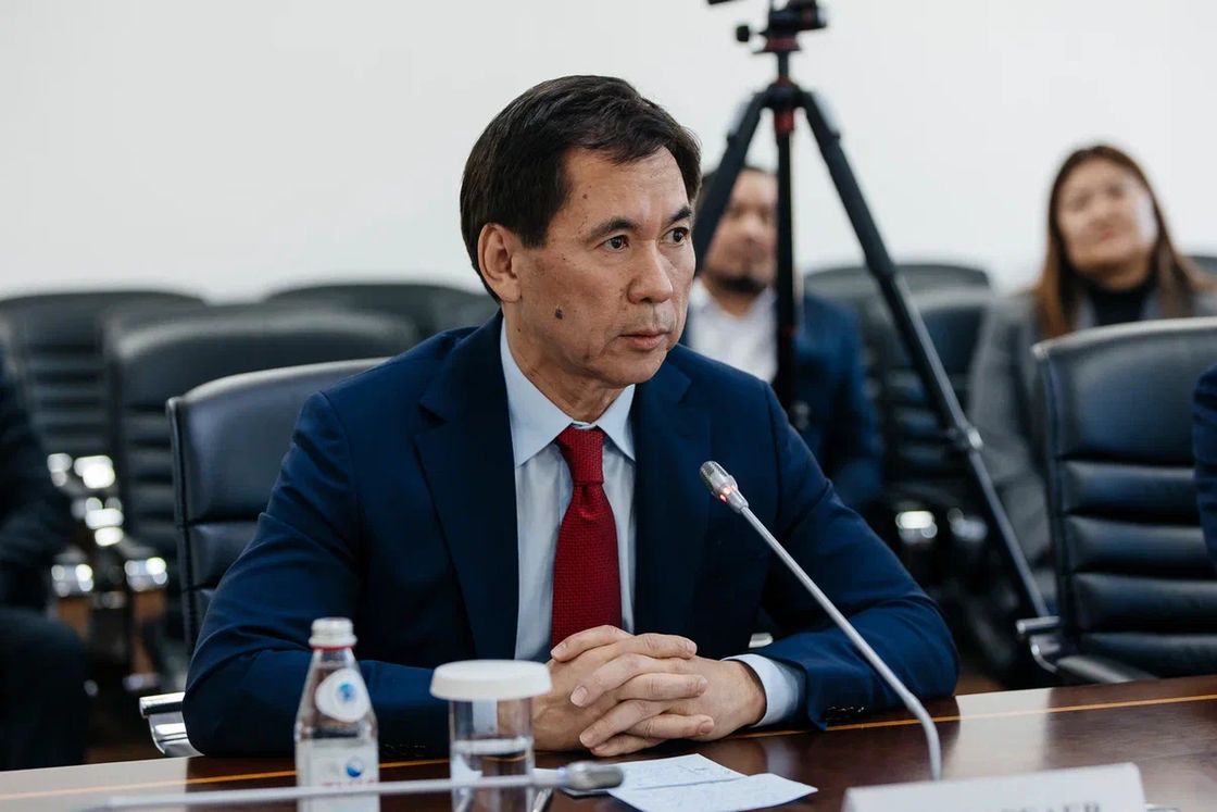 Встреча Серика Шапкенова с новыми владельцами ФК "Атырау"