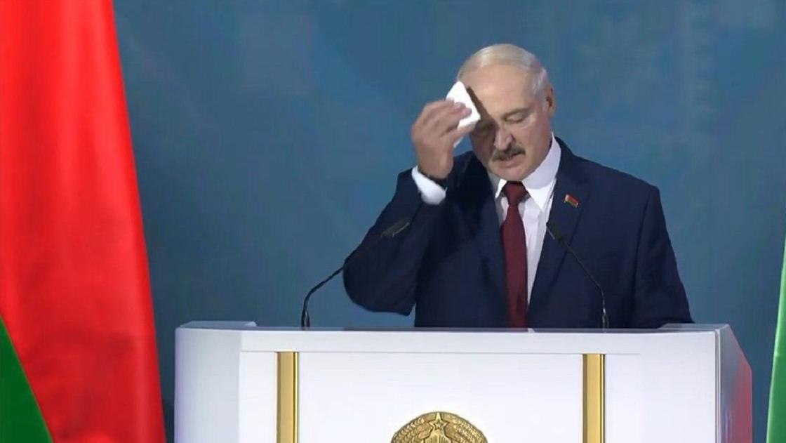 Собчак: Лукашенко частенько кашлял и потел во время обращения к народу (видео)