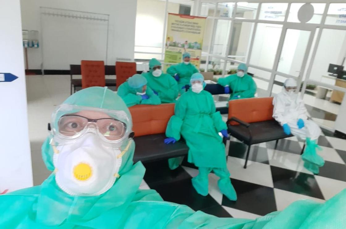 "Спасли пациентов, кому боялись не помочь": доктор инфекционного стационара Алматы о коронавирусе