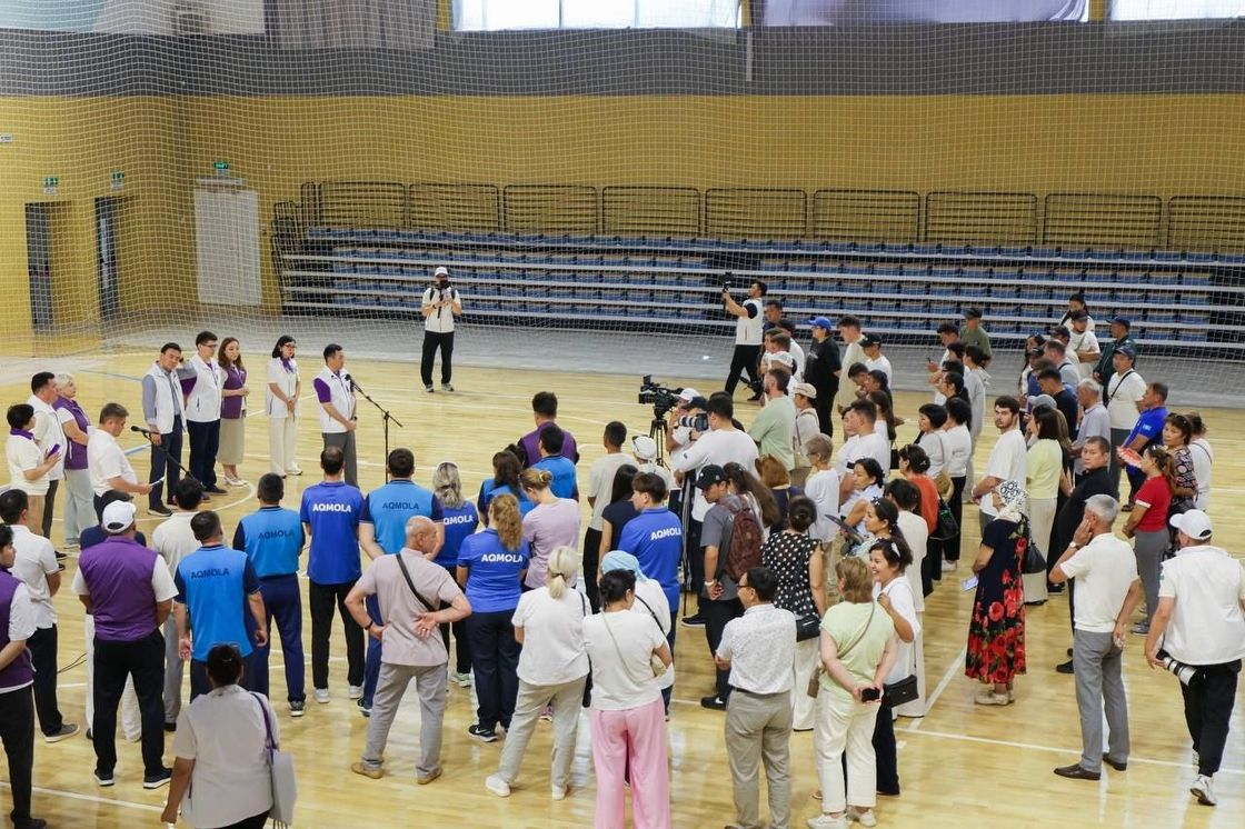 Представители Республиканского предвыборного штаба партии "Әділет" на встрече в Акмолинской области