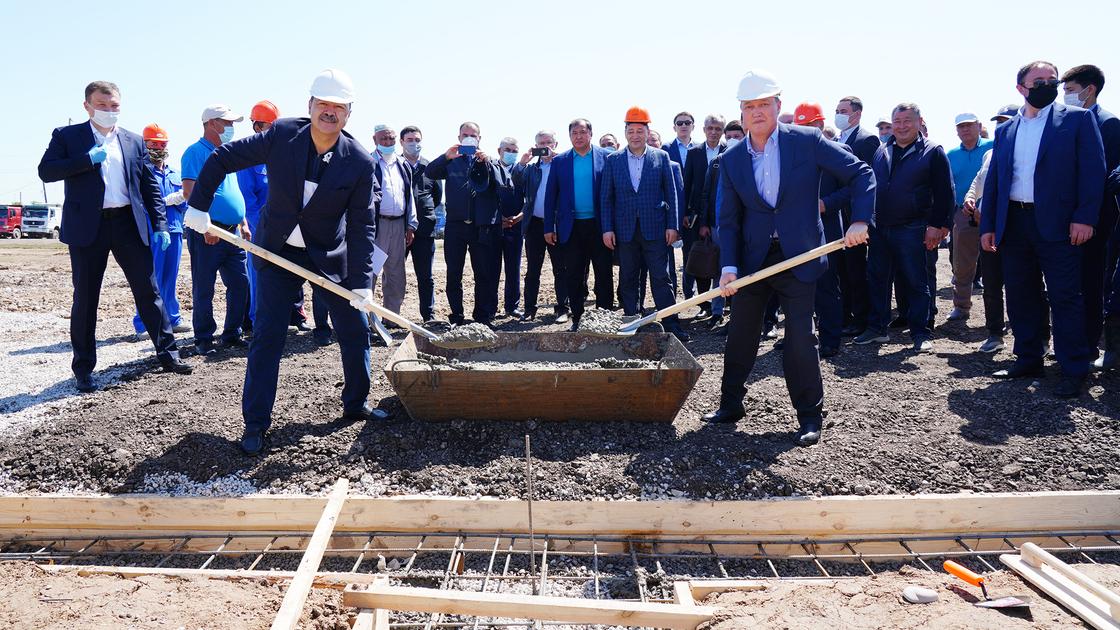 Премьеры Казахстана и Узбекистана встретились в Мактааральском районе Премьеры Казахстана и Узбекистана встретились в Мактааральском районе