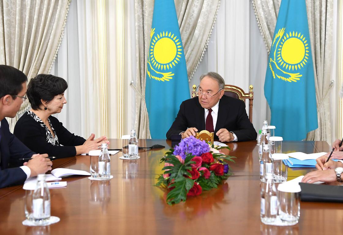 Назарбаев встретился с членами семьи покойного гендиректора МАГАТЭ Юкия Амано