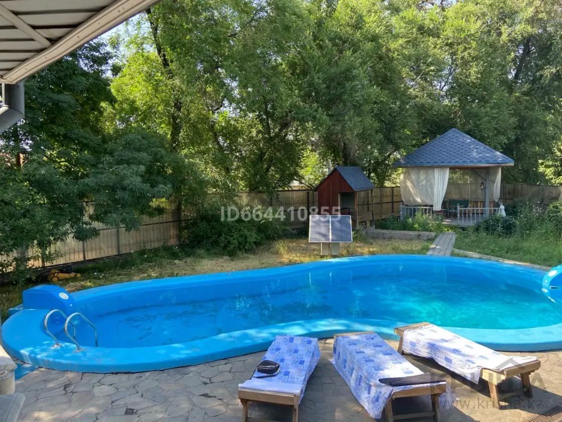 Дом с бассейном продается на сайте объявлений